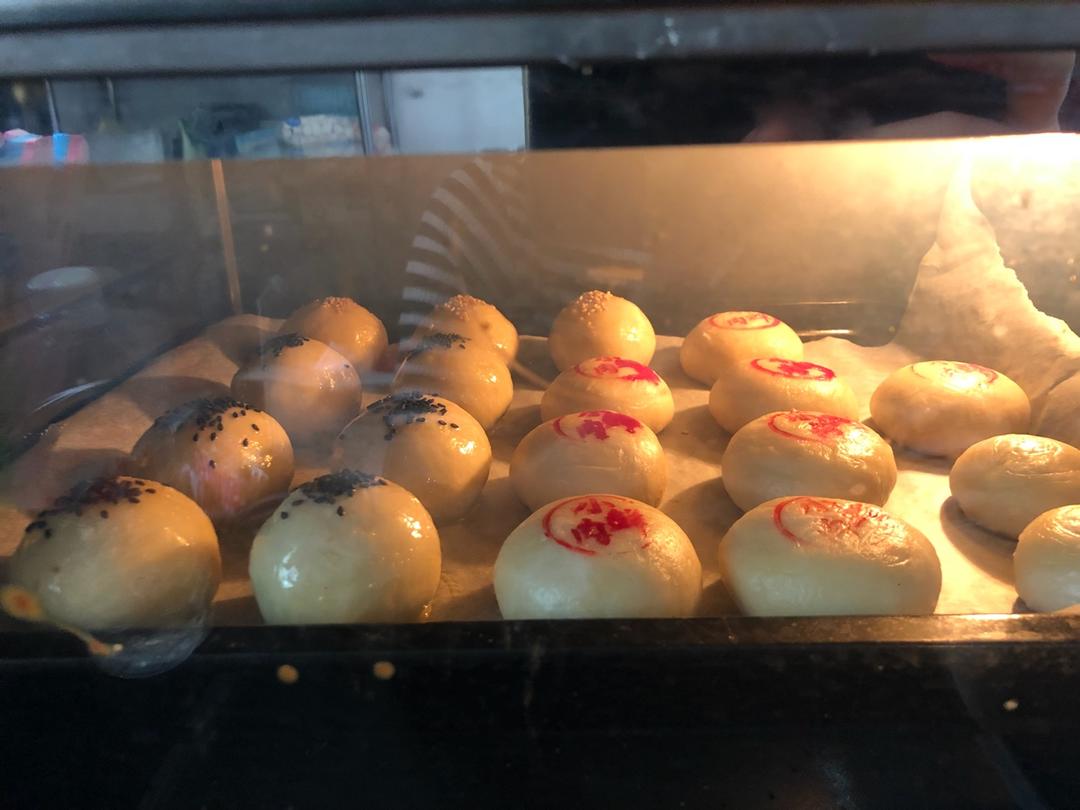 排四个小时队也买不到的鲜肉月饼，秘诀是放麻油！