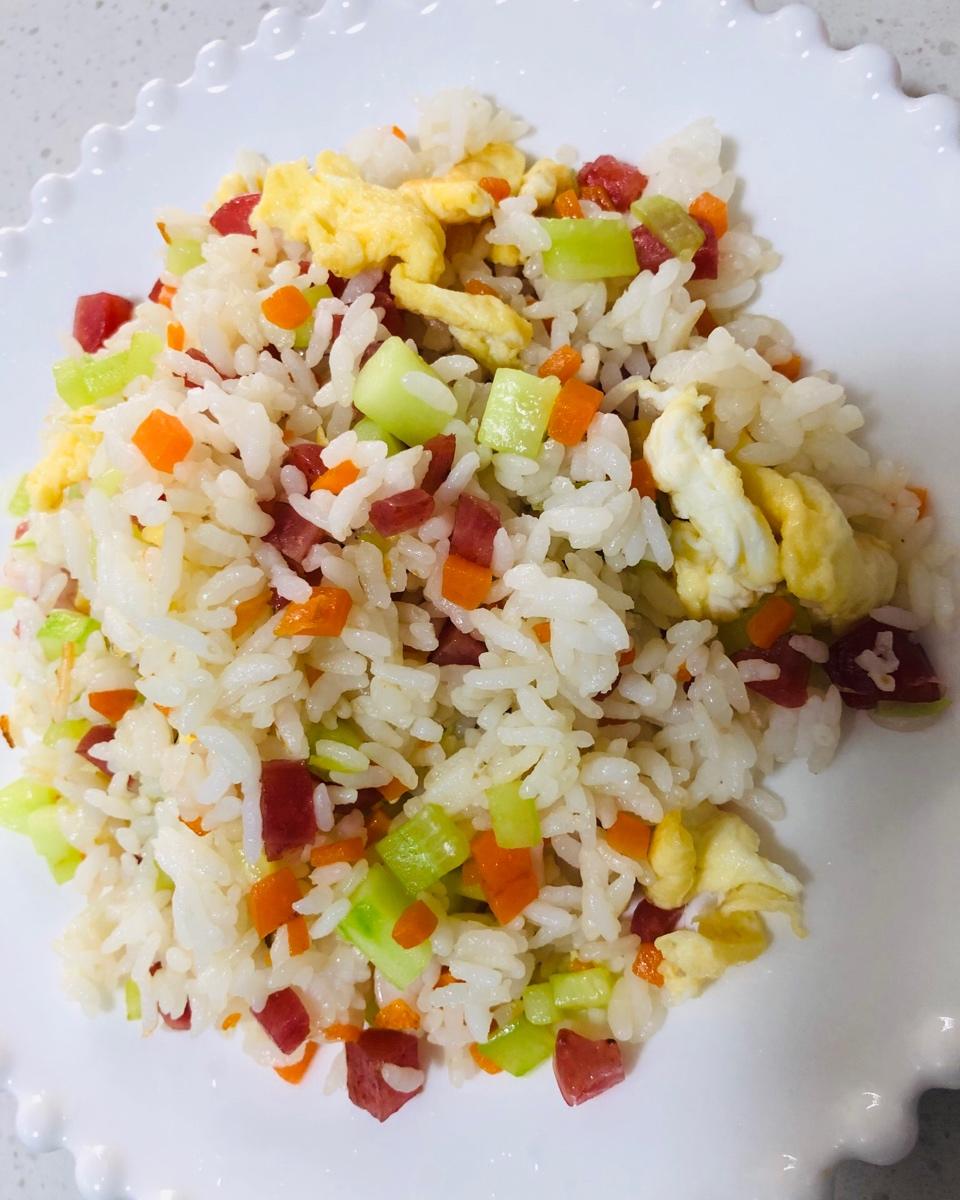 爆好吃的无敌腊肠炒饭