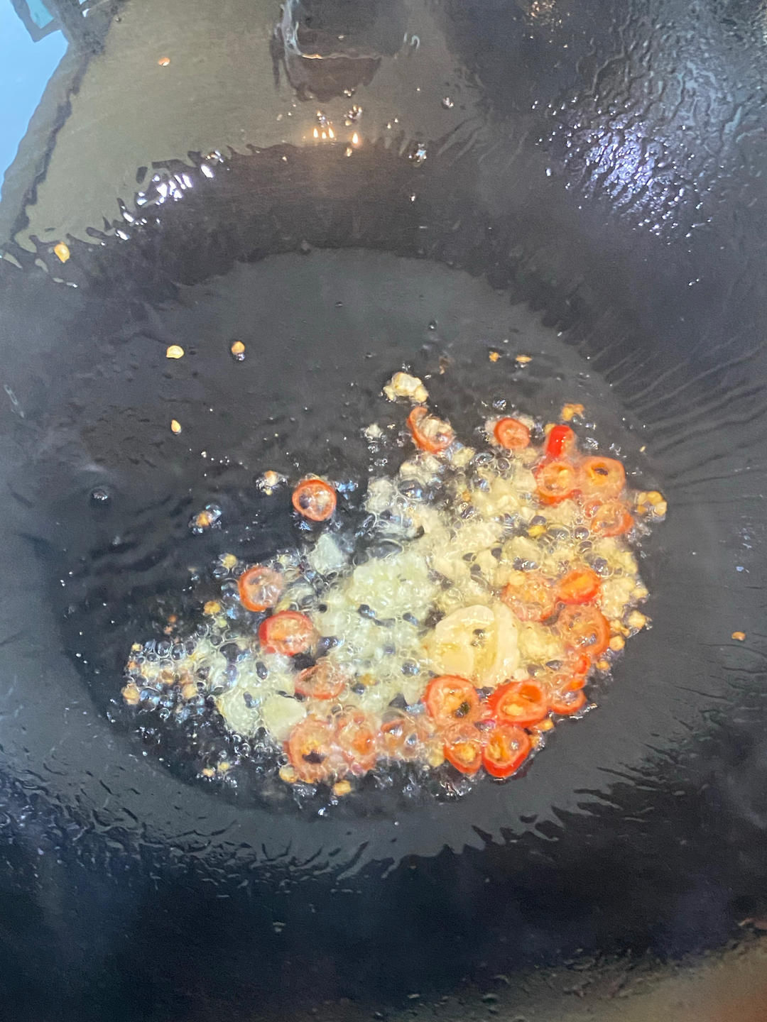 今年才知道，原來粗的空心菜要這么炒！的做法 步驟2