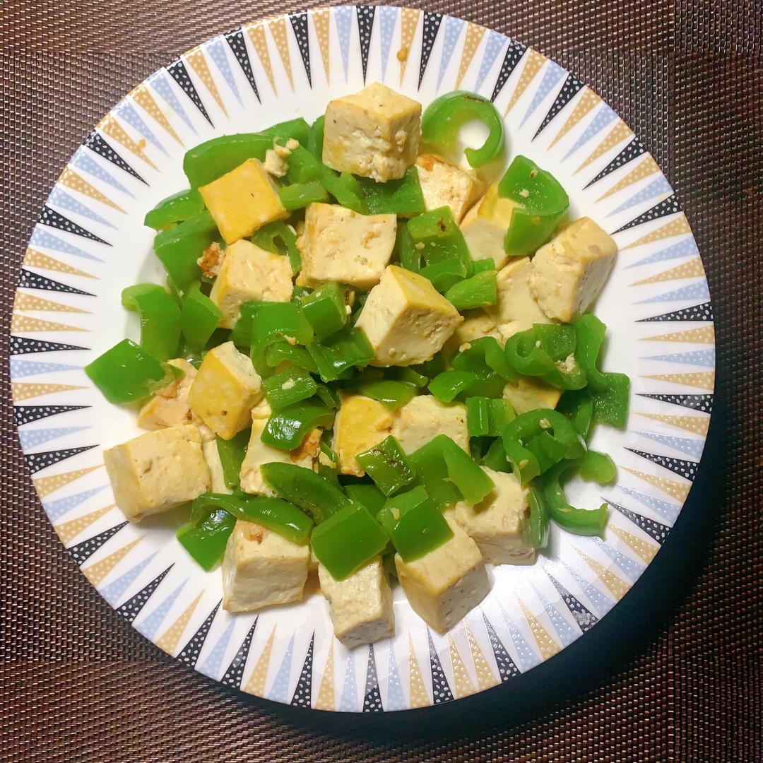 减肥快手菜-青椒炒豆腐丁的做法