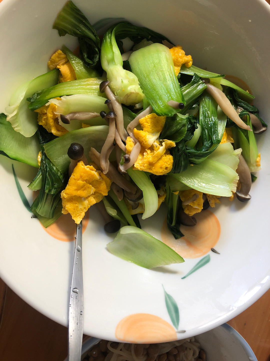 鲜得连汤汁都不留一滴的海鲜菇炒蛋