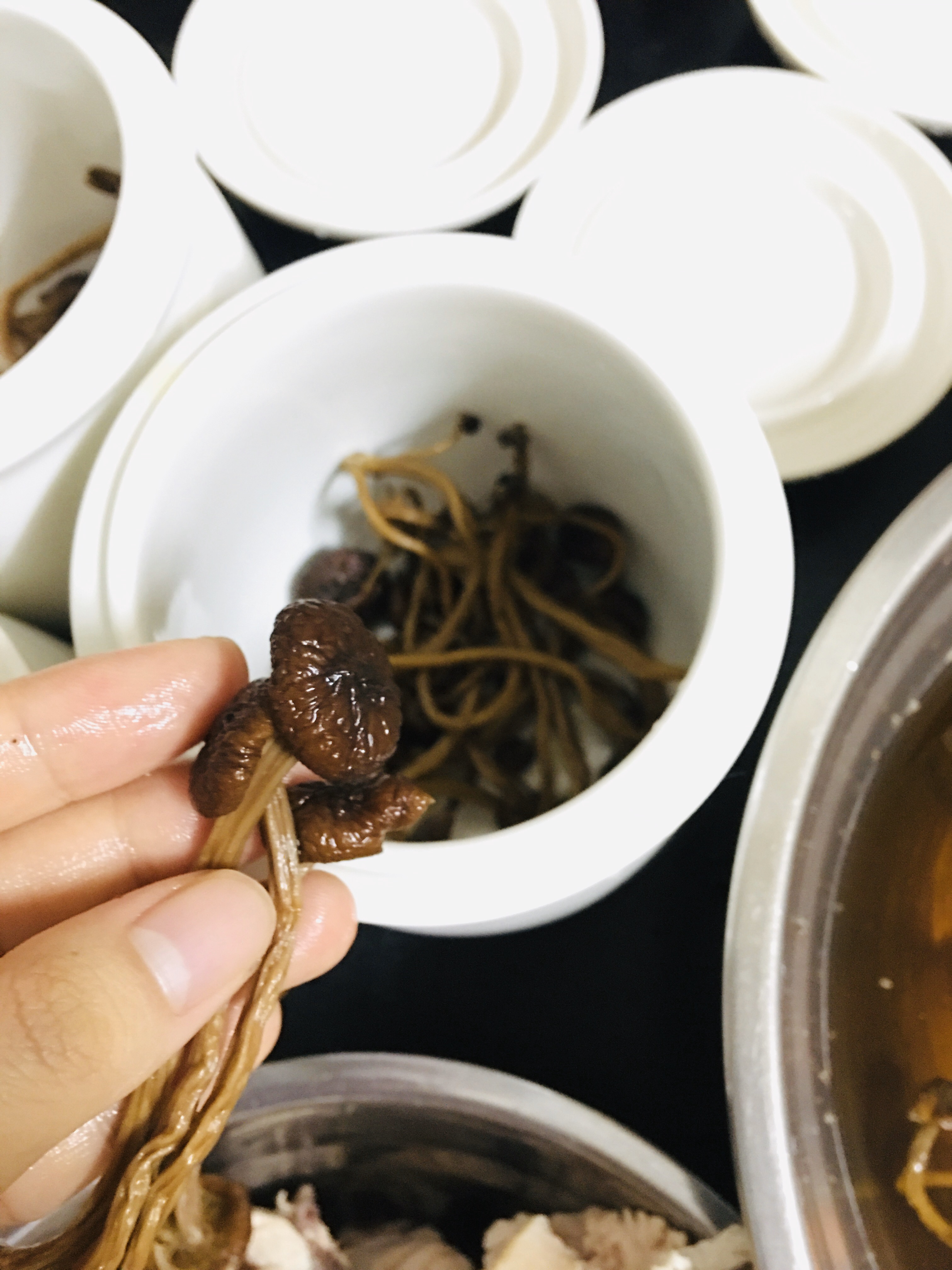 茶树菇炖鸡汤的做法 步骤1