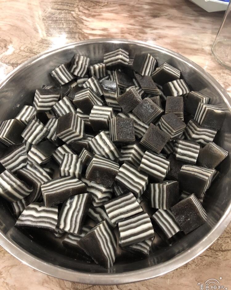 黑芝麻千层马蹄糕