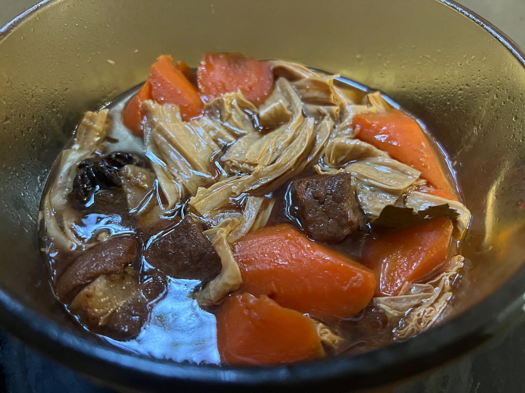 入口即化的广式萝卜牛腩煲