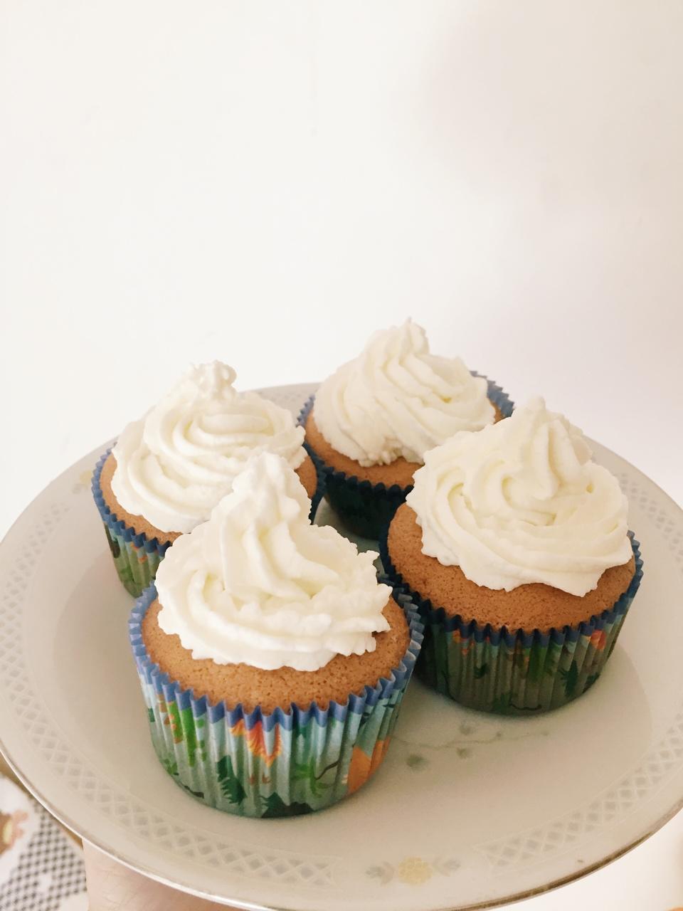 原味海绵纸杯蛋糕（非常适合裱花、盖糖皮的cupcake方子）
