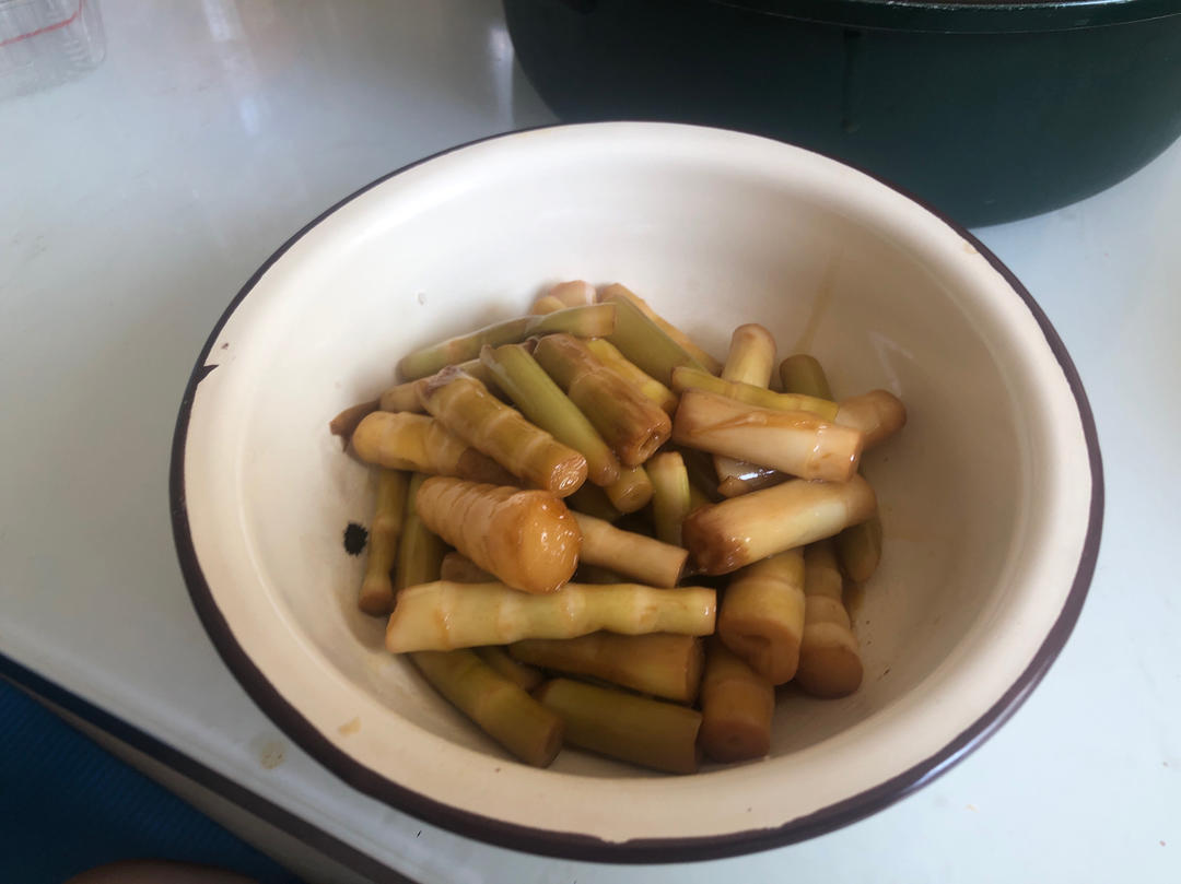 一个人能吃两盘的油焖笋