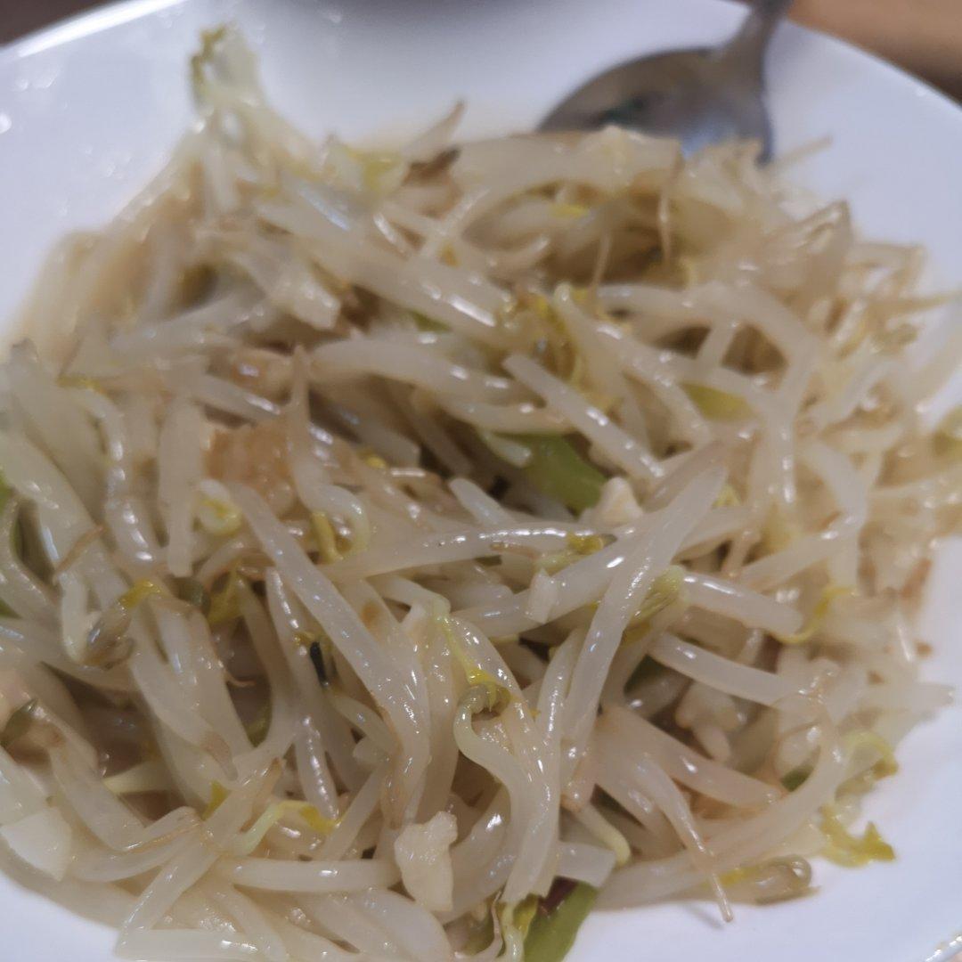 厨师长教你：“炝炒绿豆芽”的家常做法，味道非常赞