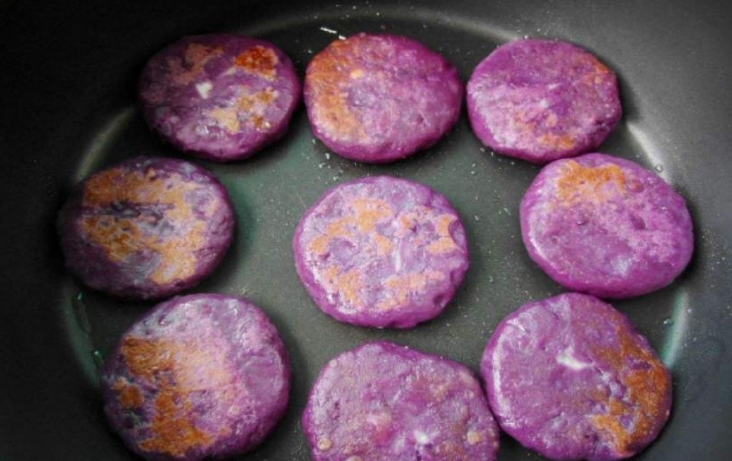 📢：减肥必备☞紫薯饼🏋🏻‍♂️🚴🏻‍♀️的做法