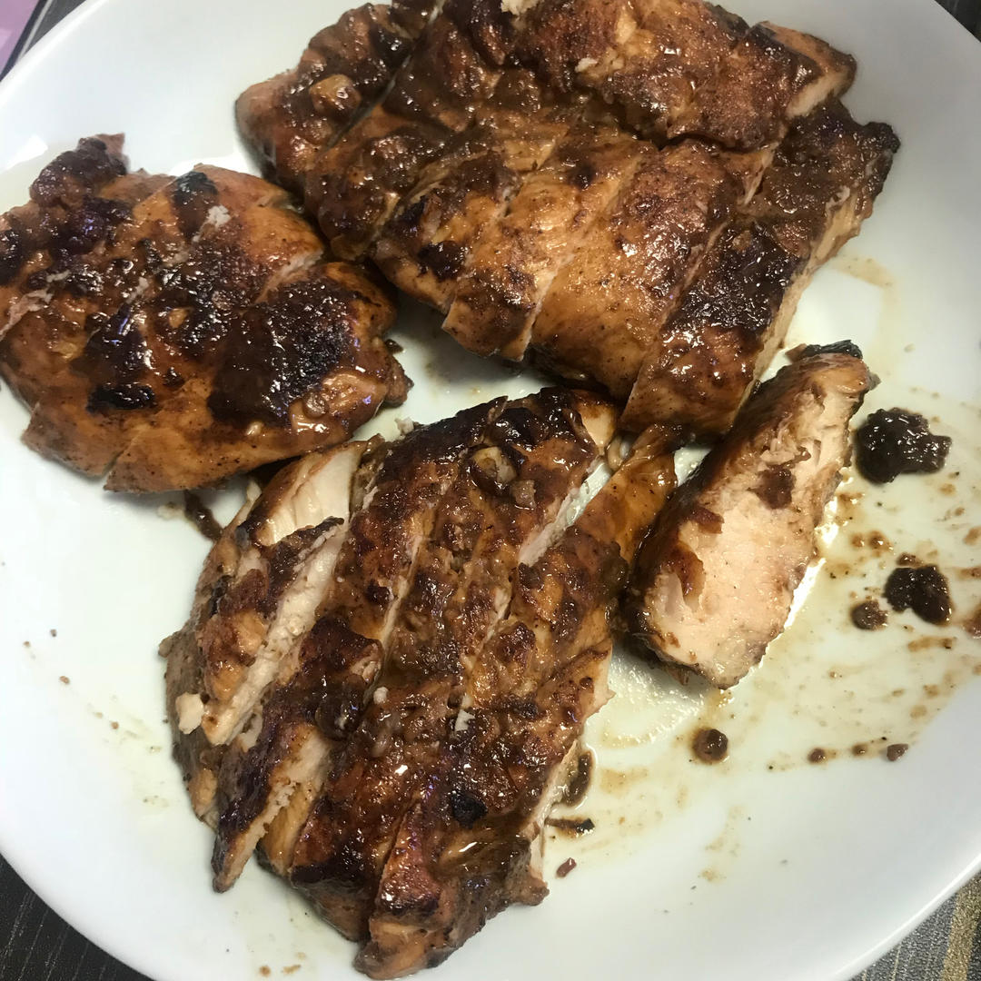 香煎鸡胸肉，肉又嫩又多汁