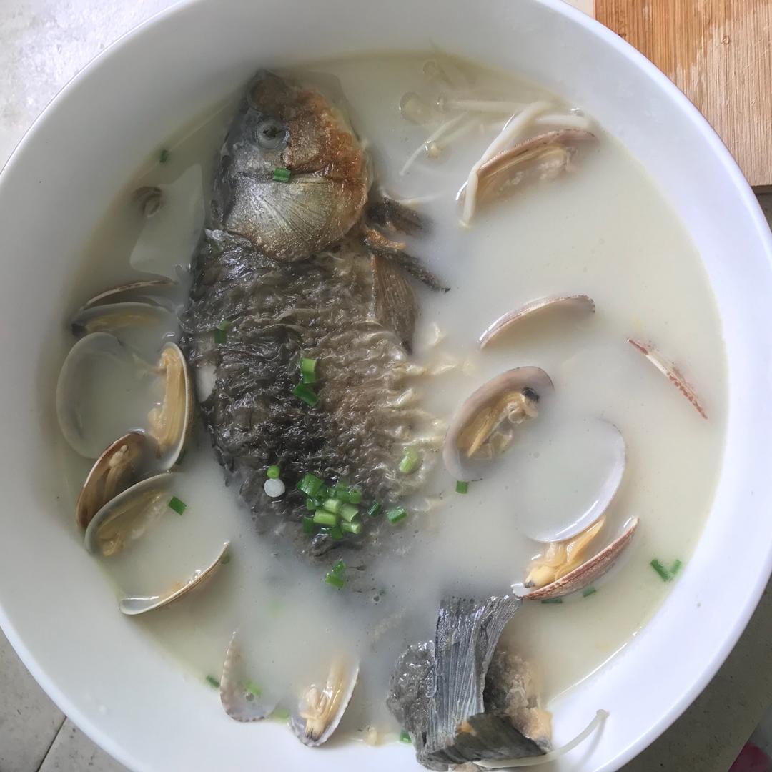 鲫鱼豆腐汤