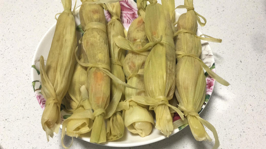 意想不到的美食“玉米叶饭团”