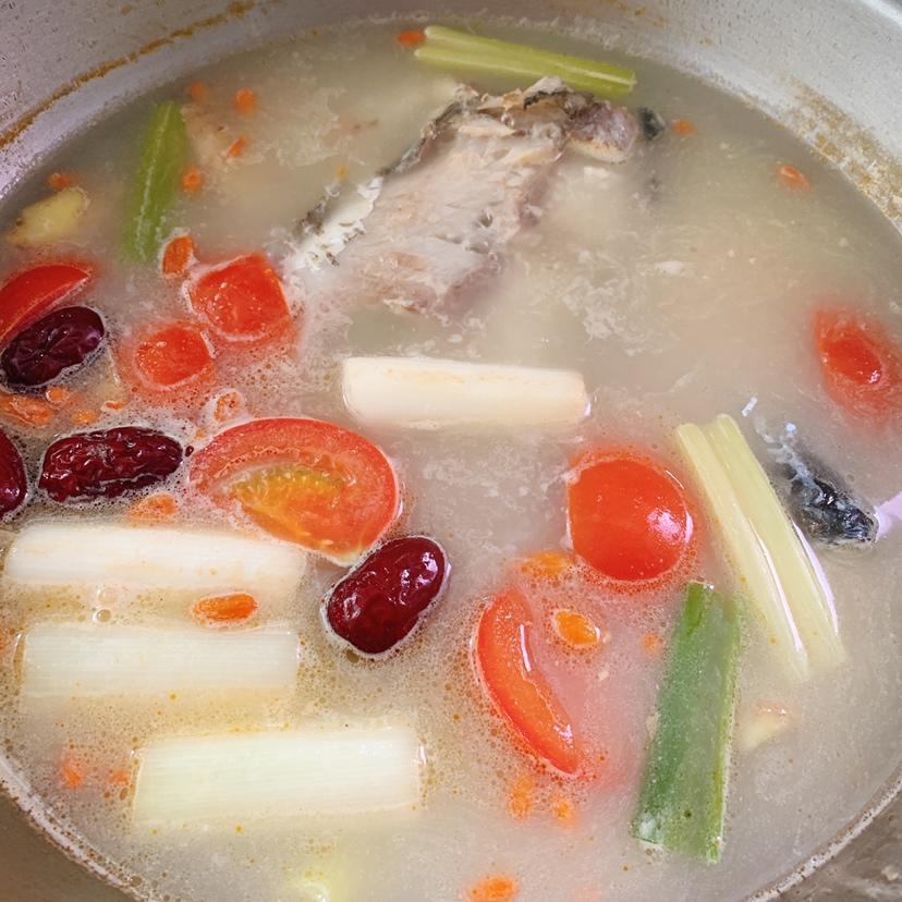 奶白鲫鱼汤