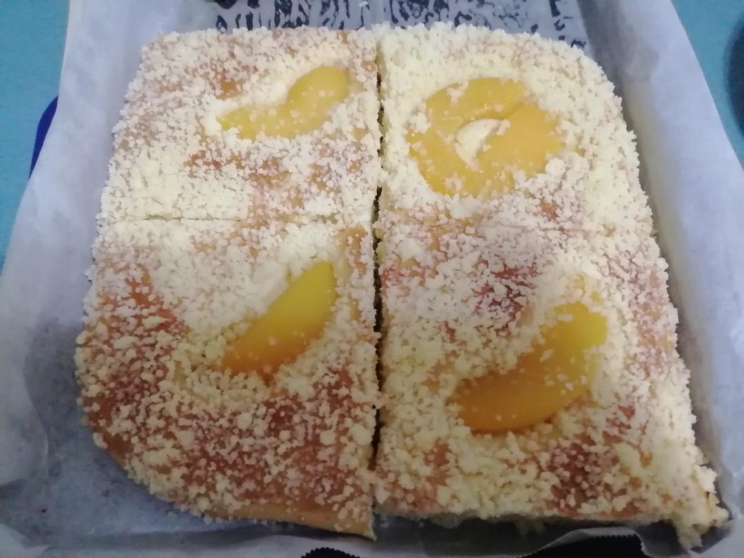 黄桃酥粒面包