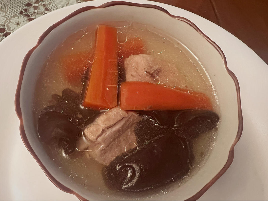 养生煲汤～黑木耳竹笋小排汤
