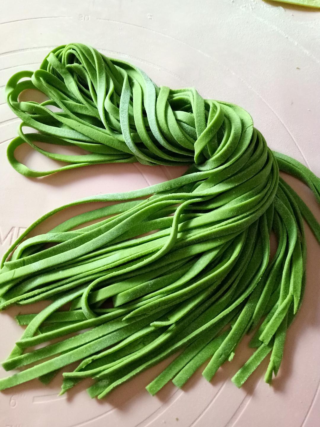 自制纯天然蔬菜汁彩色面条