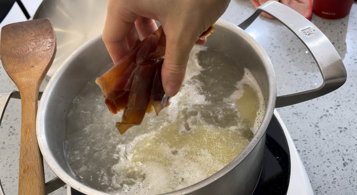 上海笋丝火腿老鸭汤 - 奶白的鲜汤是几辈人的回忆的做法 步骤11