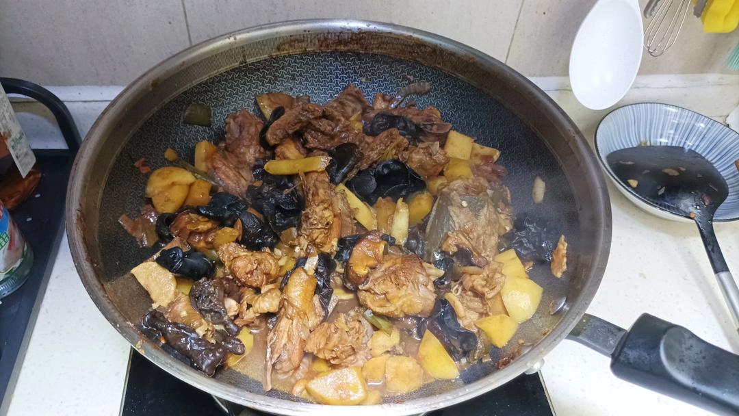 吃不够的黄焖鸡米饭你一定要试试