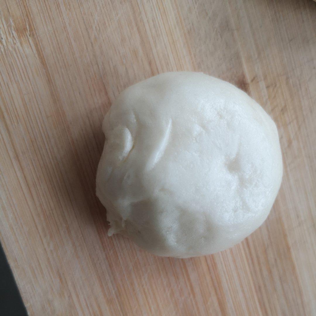 松软香甜的奶黄包，很快就可以搞定。