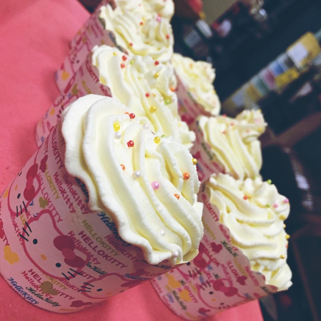 戚风小纸杯蛋糕