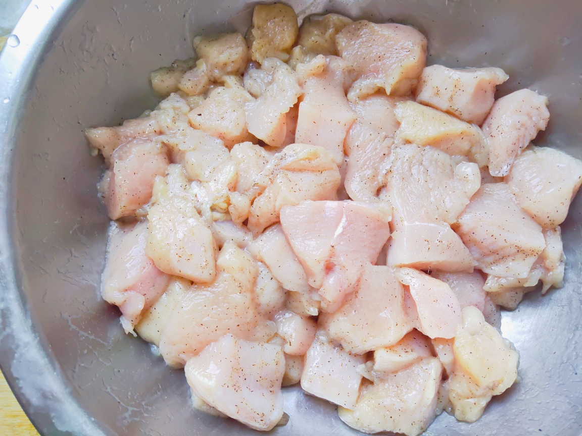 减脂鸡胸肉玉米肠的做法 步骤1