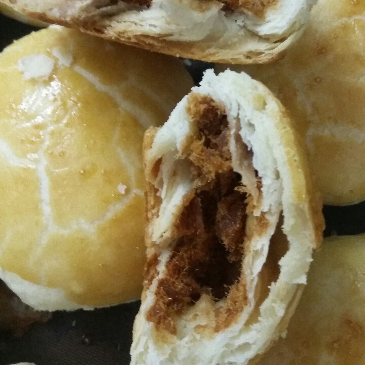 相亲相爱肉松酥饼