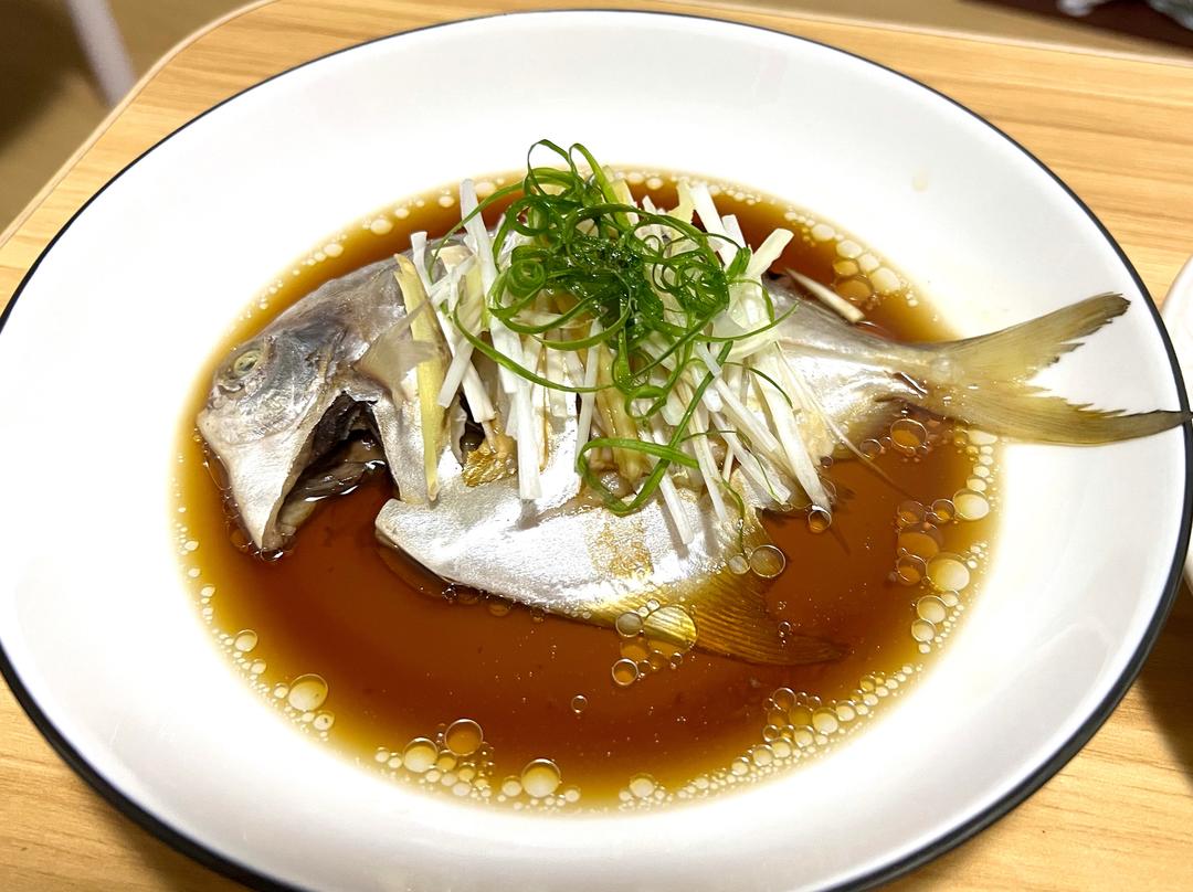 五分钟清蒸白鲳鱼(适用于一切300g以内的鱼)的做法