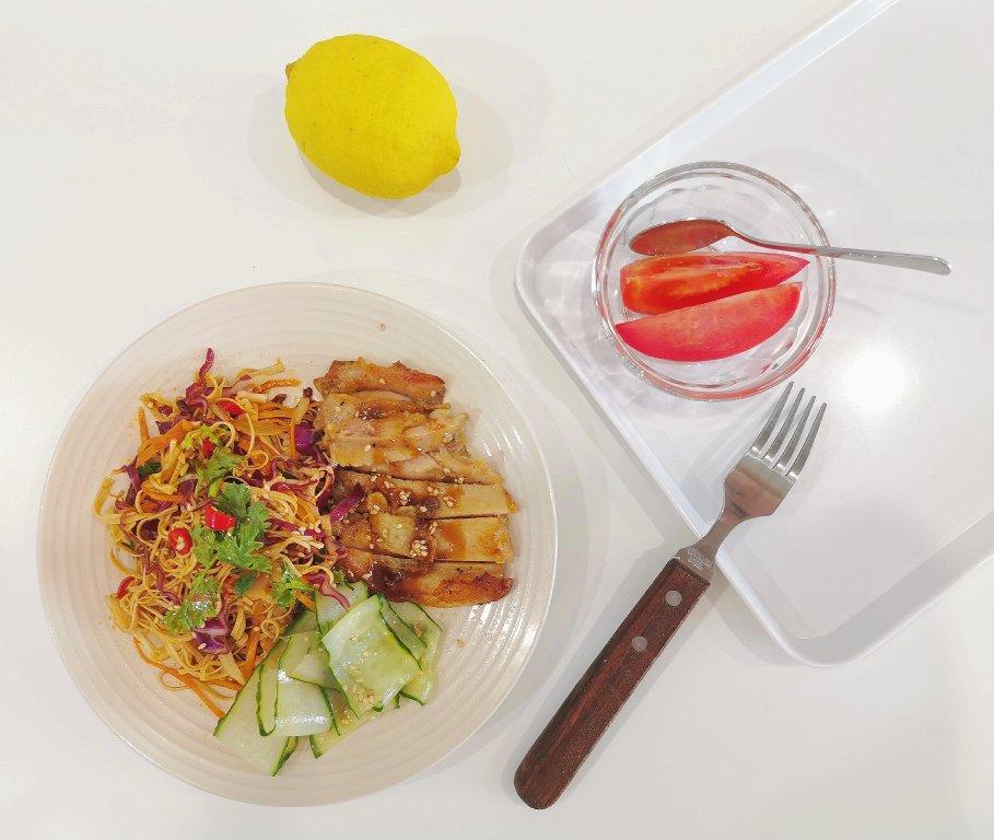 简单易做的香煎黑椒鸡排 柠檬鸡腿肉做法