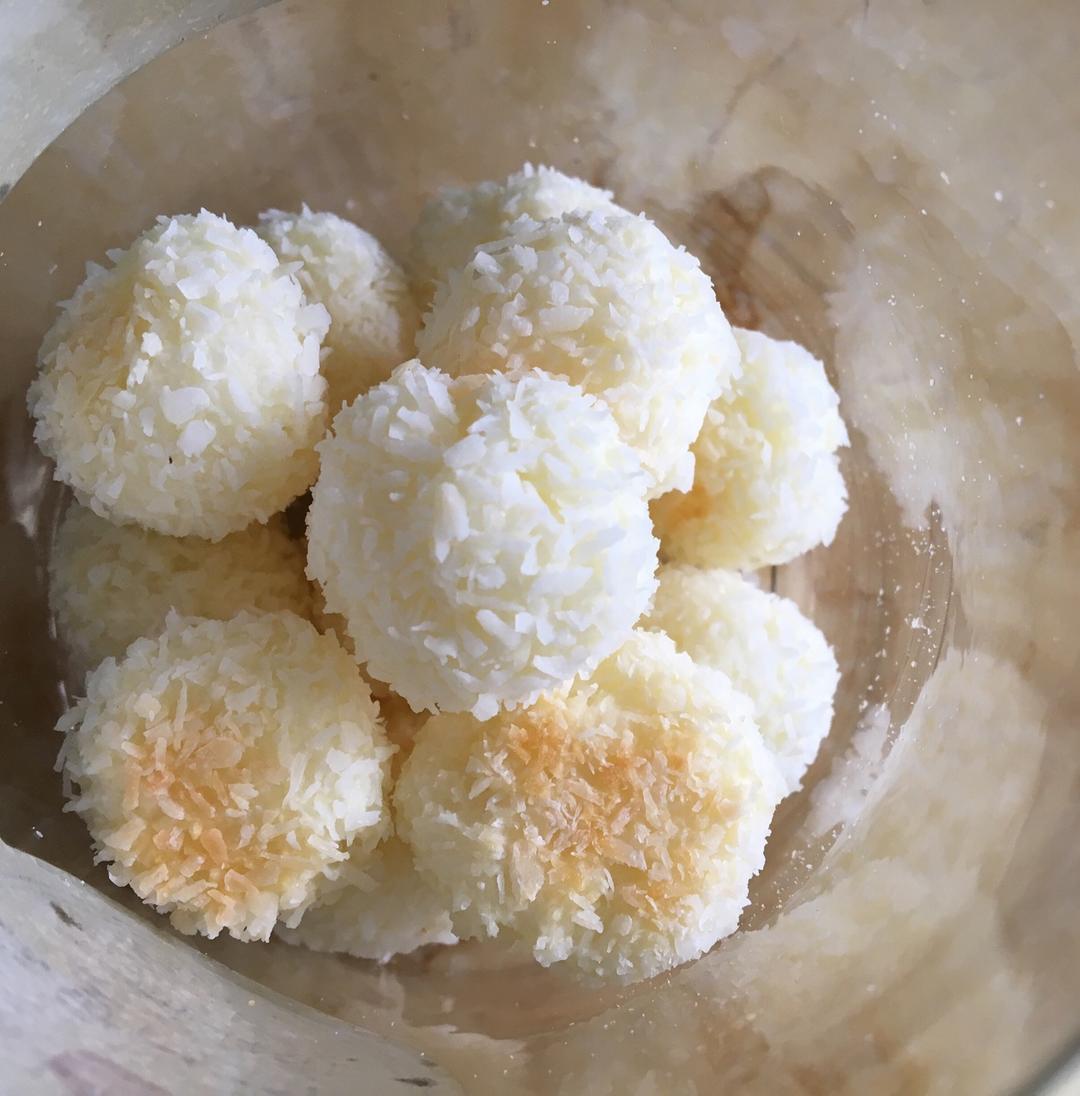 歪歪亭亭做的不会失败的小点心---蛋白椰蓉球