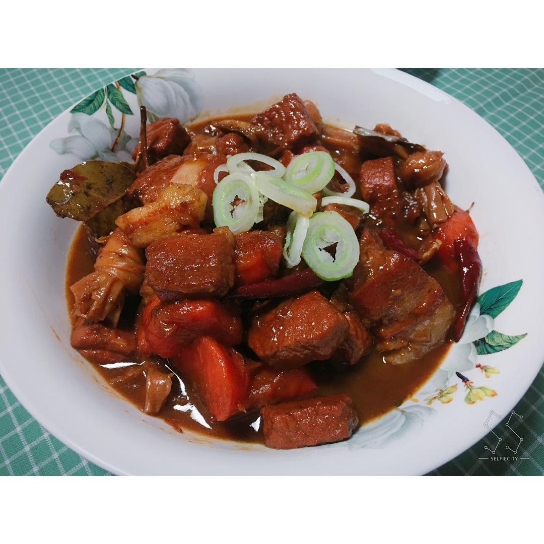 吃着碗里望着锅里的红烧肉