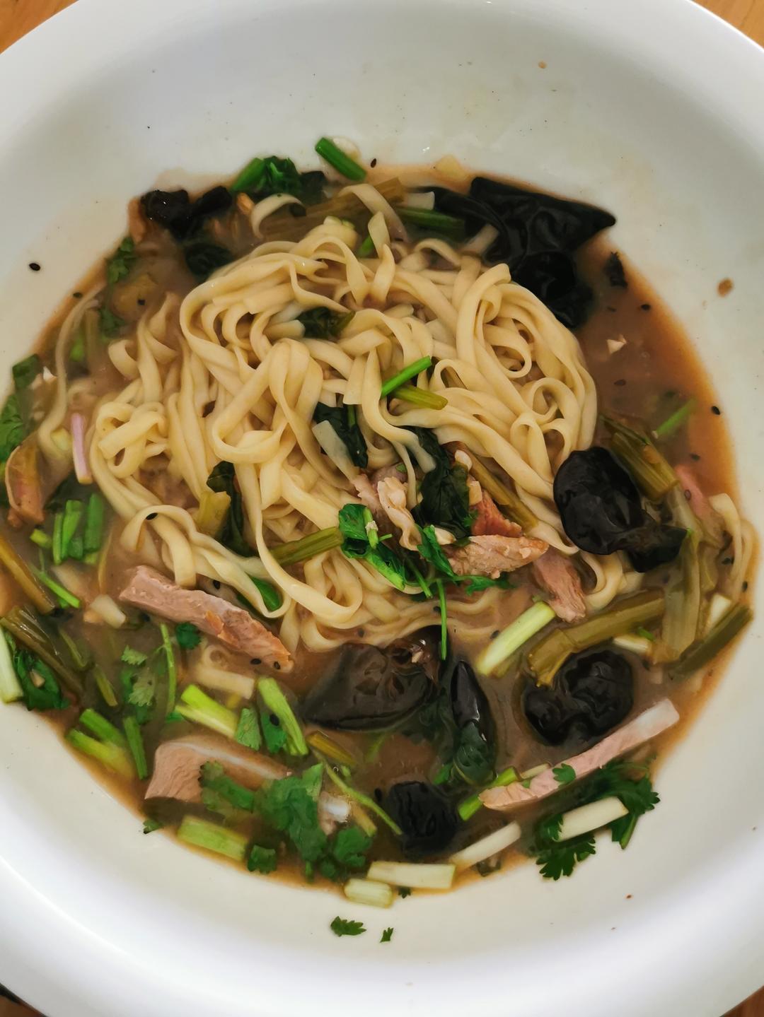 不用炝锅不用打卤的沏汤手擀面