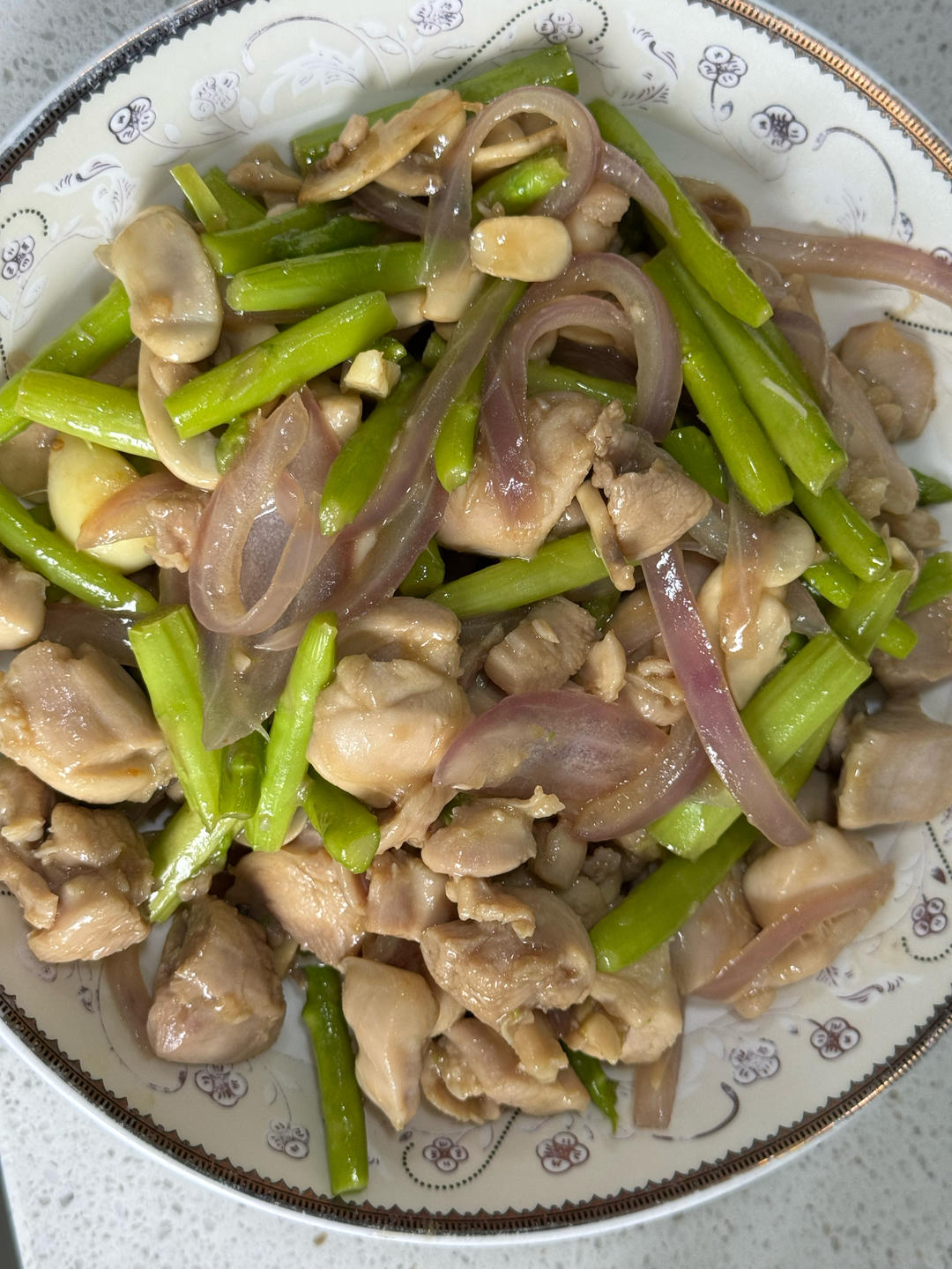 低卡美味❗️嫩滑芦笋口蘑炒鸡丁，这味道绝了