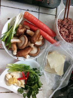 跨年香菇猪肉饺子的做法 步骤1