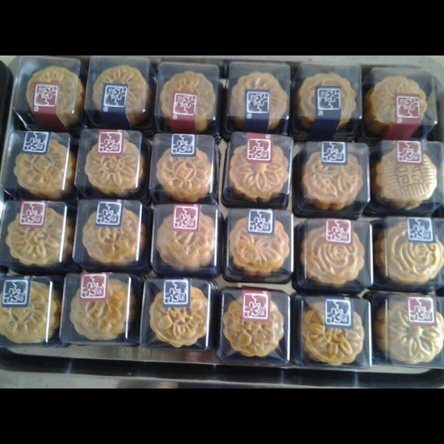 广式月饼——蛋黄莲蓉月饼