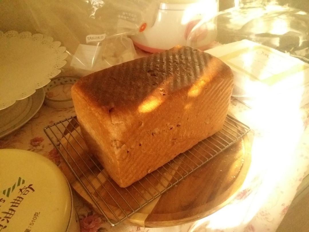 高纤低脂的全麦核桃吐司