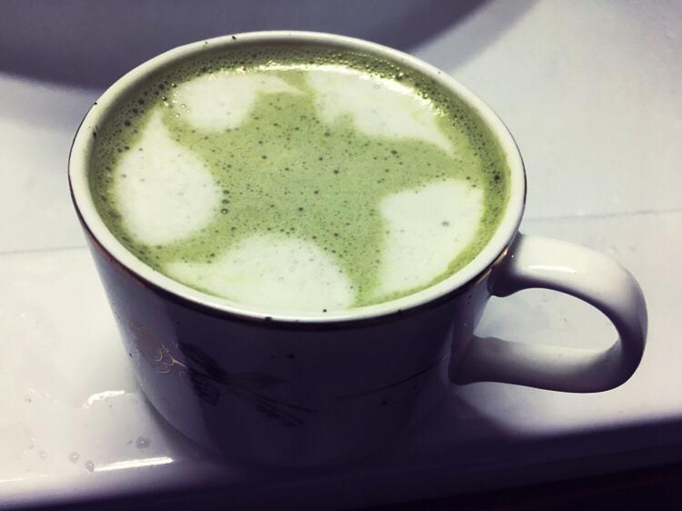 拉花抹茶拿铁