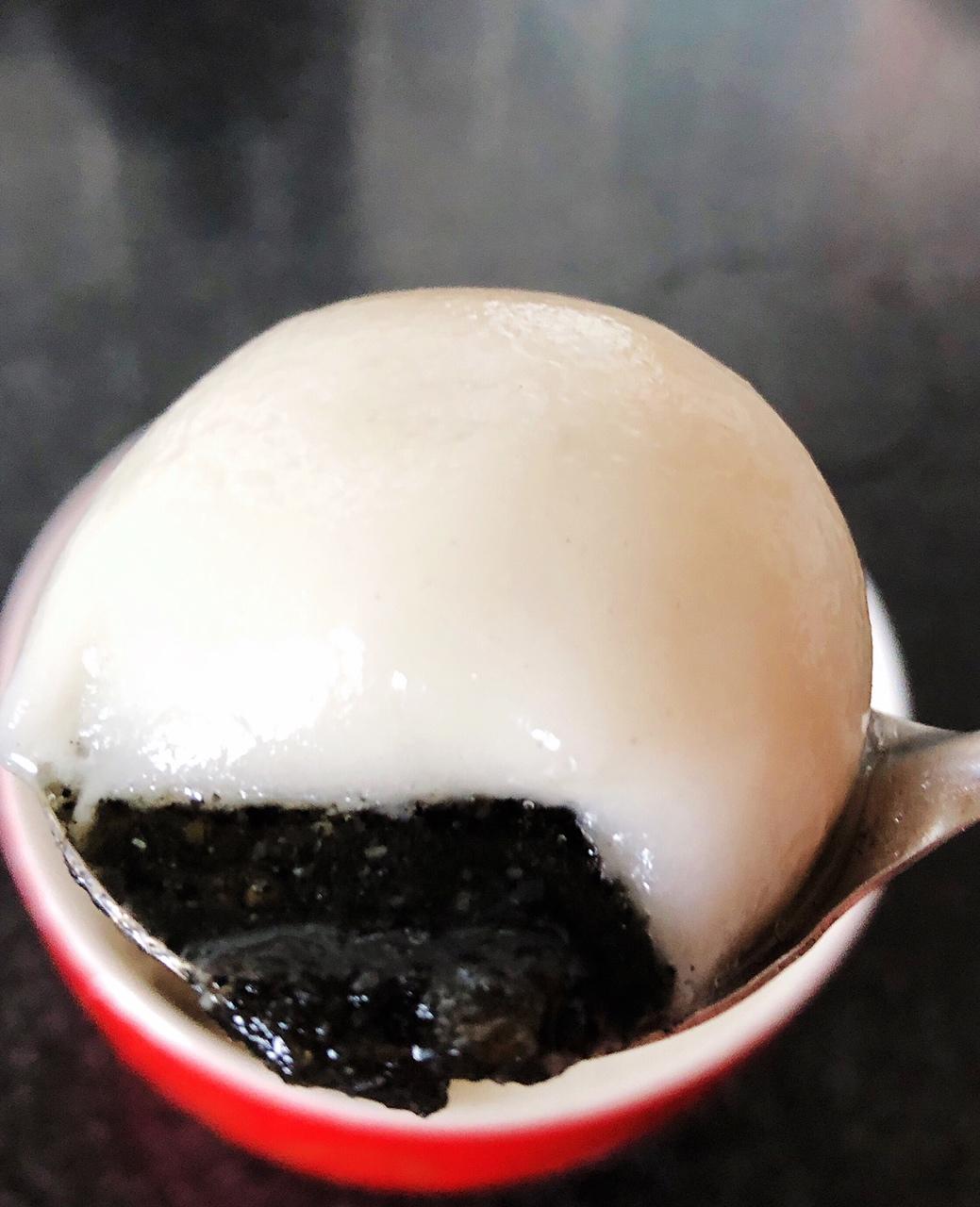 菜菜一65做的家传黑芝麻汤圆馅心黑洋酥