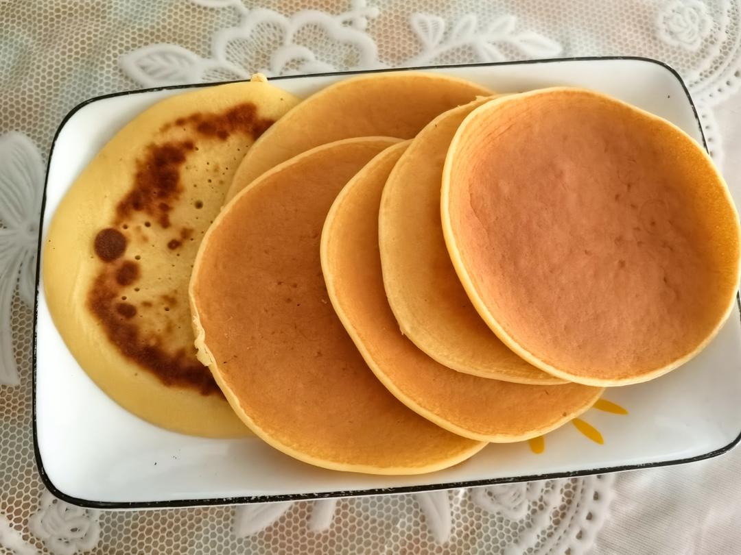 普通松饼（两块之间夹红豆沙就是铜锣烧）