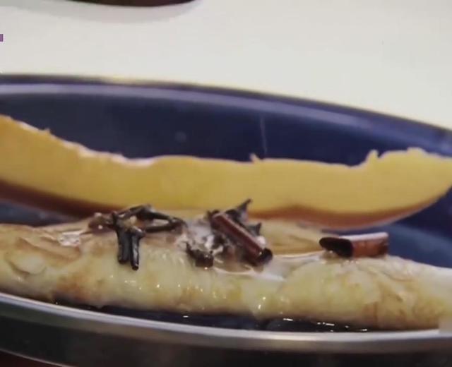 香蕉煎饼浇肉桂丁香糖浆的做法