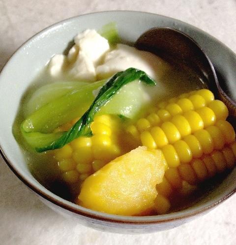 白玉玉米鲜蔬汤的做法