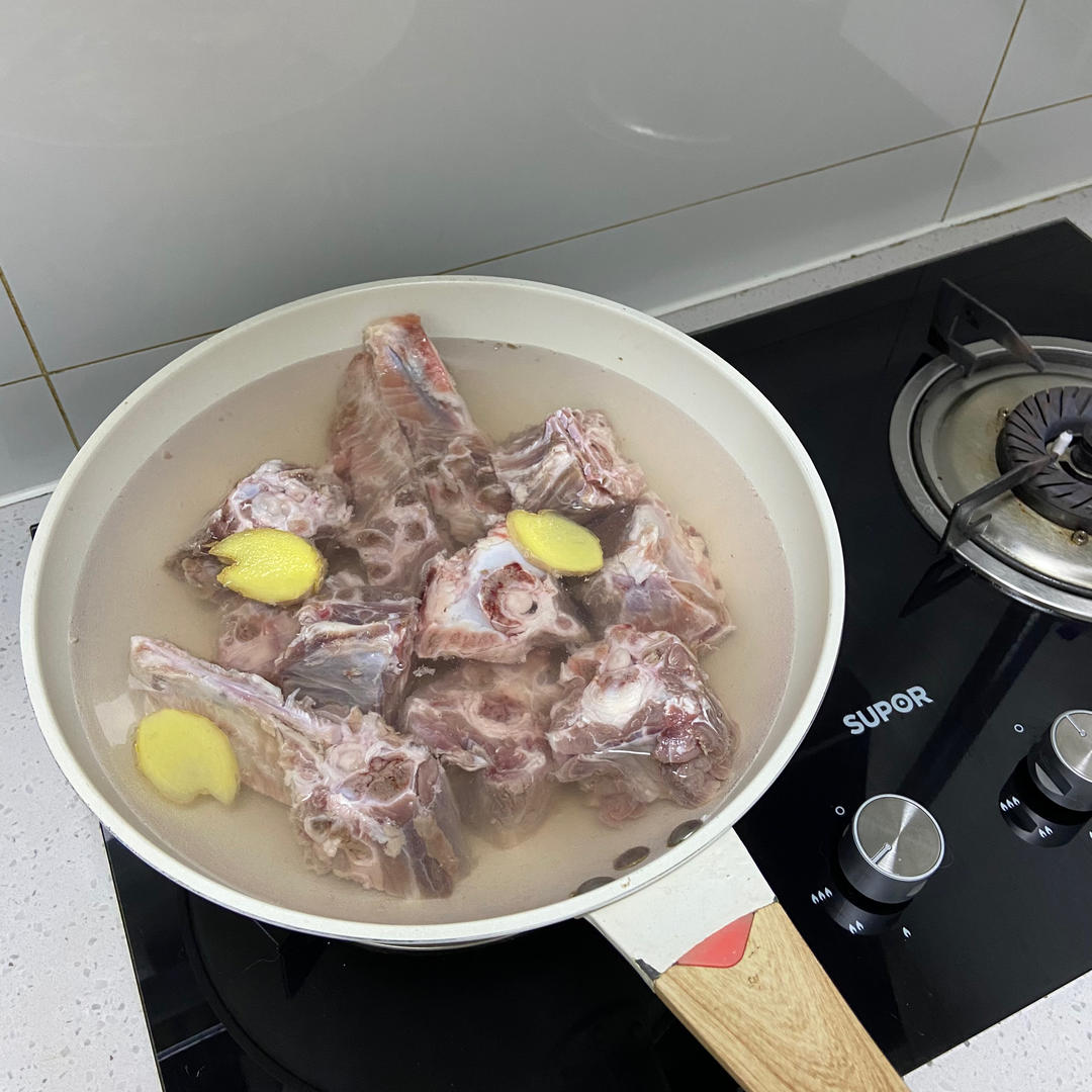 堂妈教你做红汤羊蝎子火锅