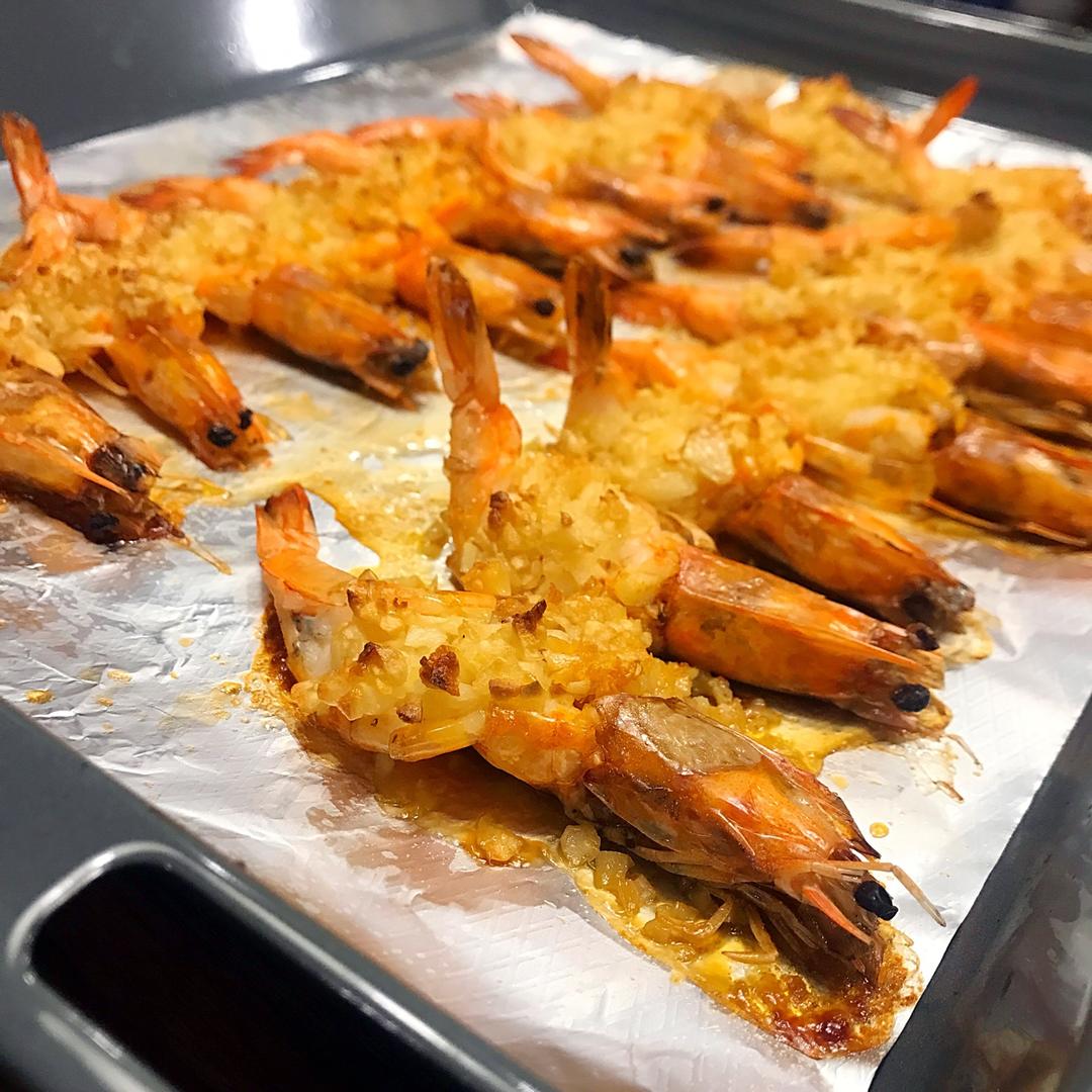 质朴的味道做的蒜蓉烤虾烤箱版