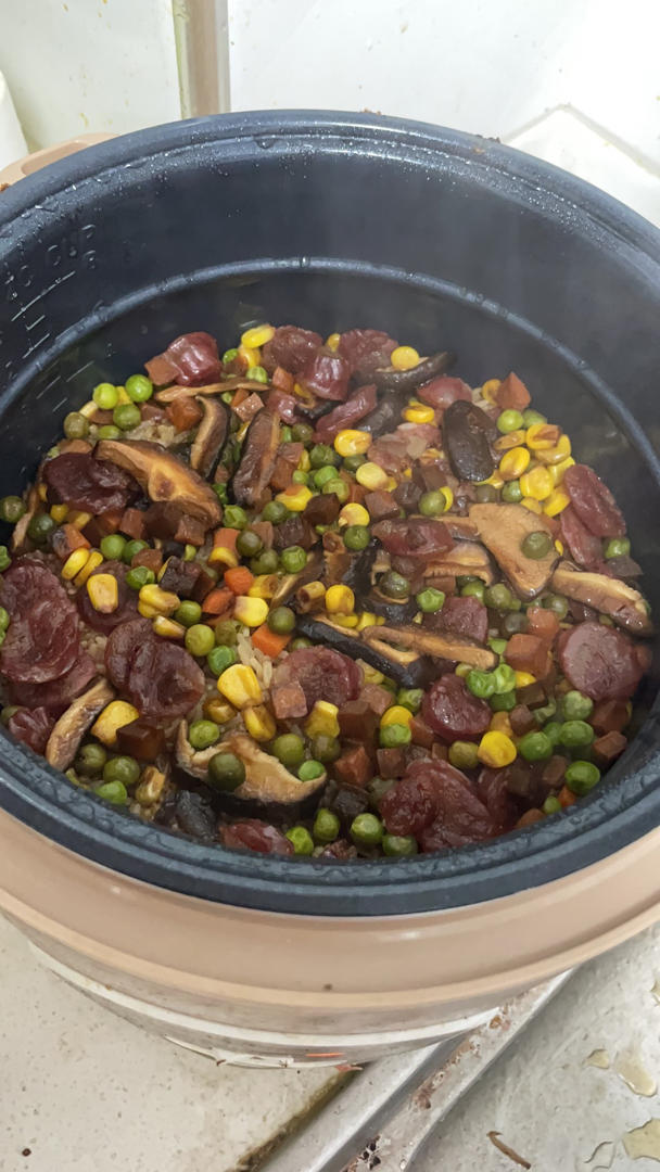 懒人必备～电饭煲腊肠焖饭