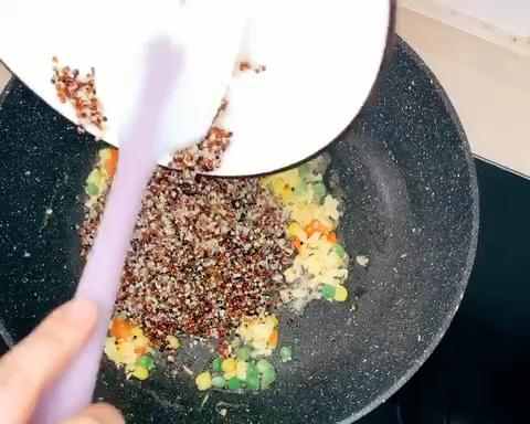 算好低卡单人份                                    藜麦虾仁炒饭的做法 步骤7