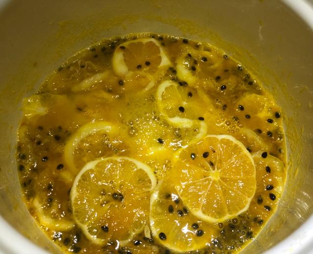 超超简单的 ：百香果柠檬🍋果酱的做法