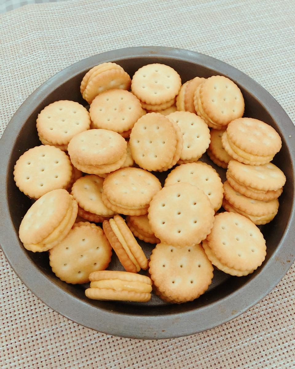 咸蛋黄牛扎饼