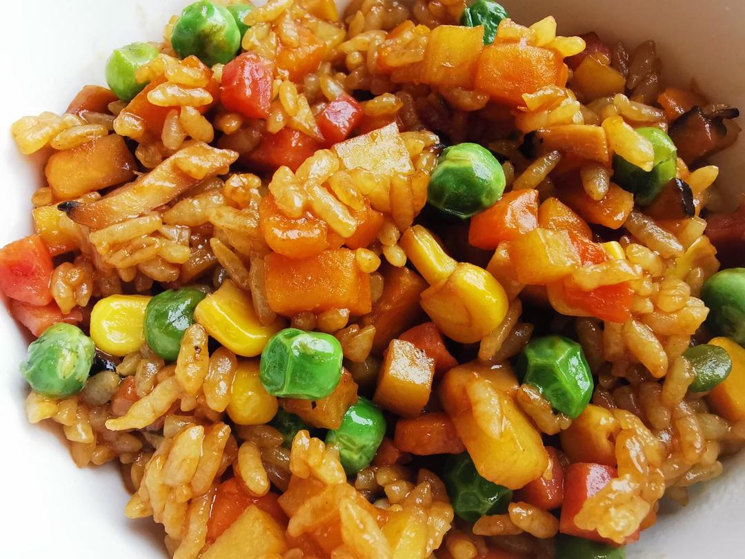 「香喷喷的懒人快手营养焖饭」少油南瓜/香肠焖饭