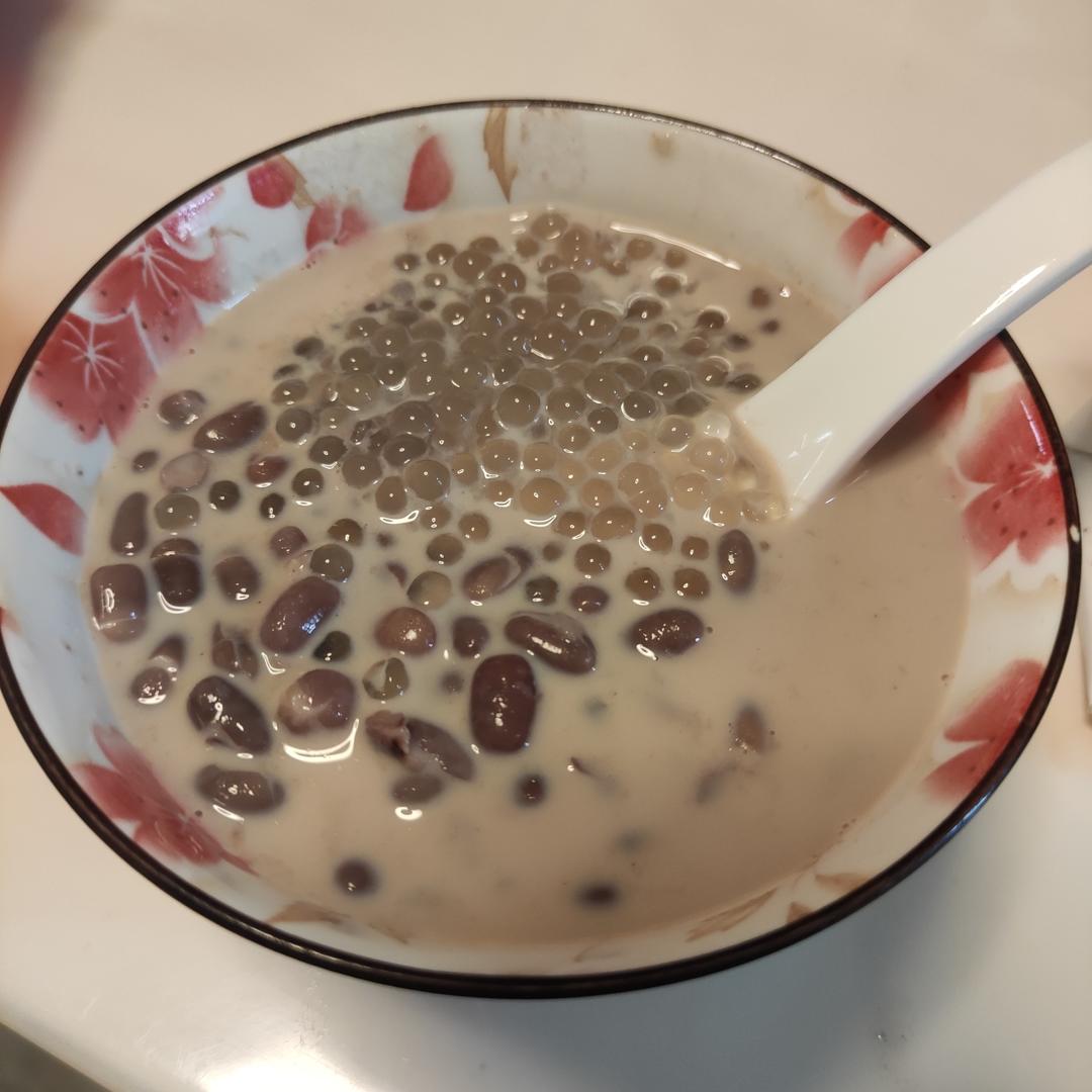 养颜补血的红豆牛奶羹