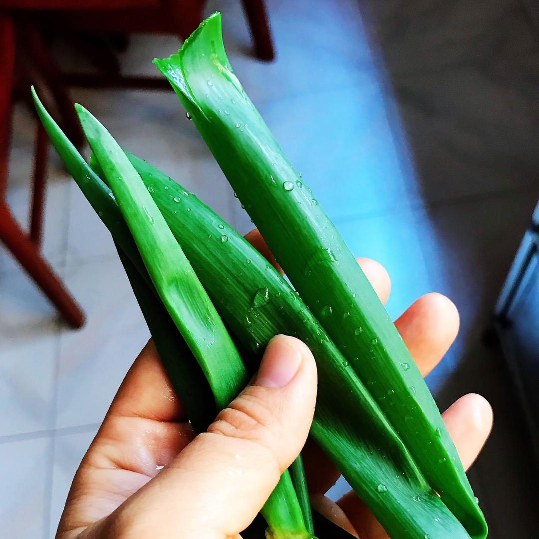 闽南风葱肉汤(宝宝咳嗽良方)的做法 步骤2