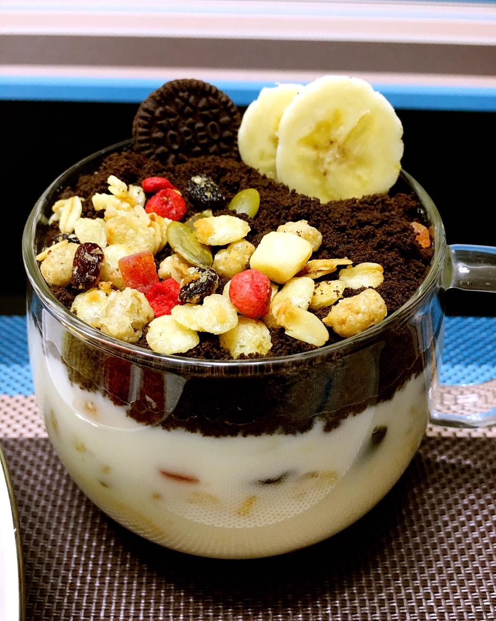 奥利奥酸奶水果杯