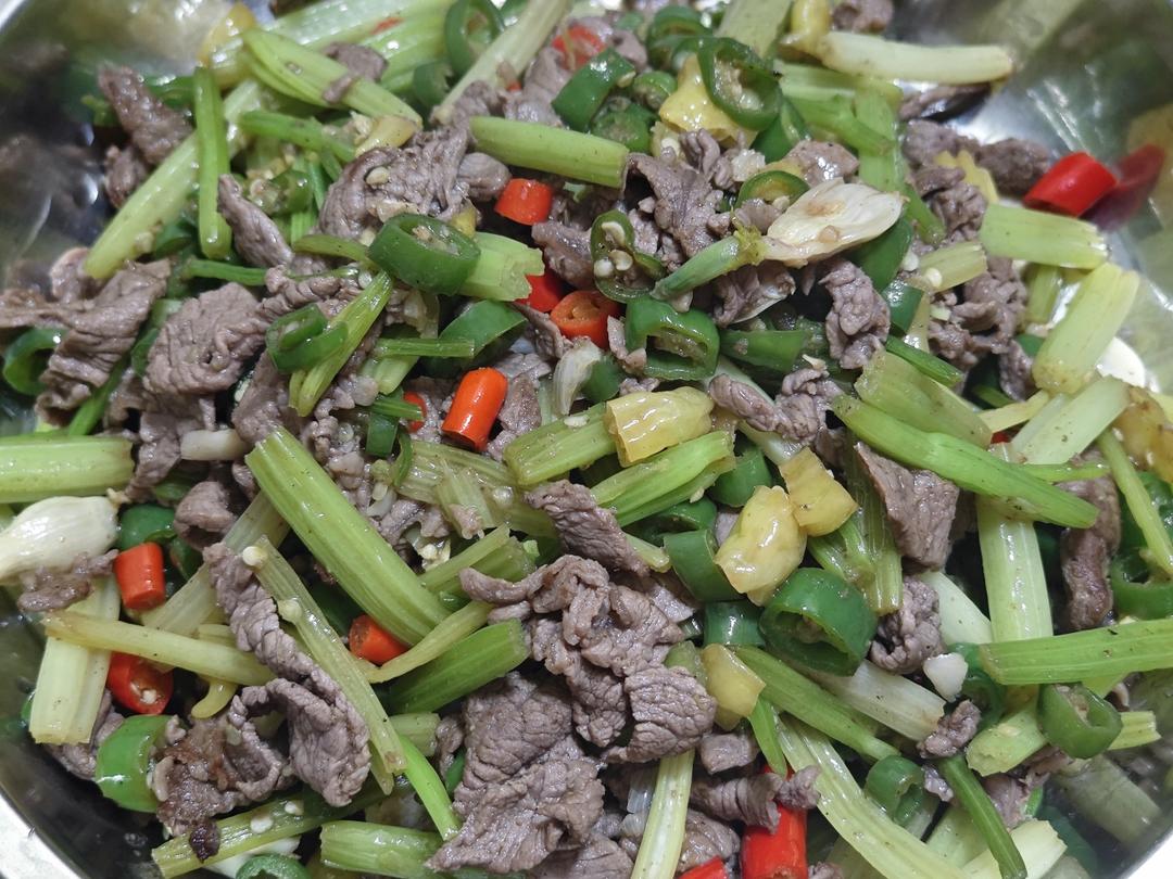 野山椒炒黄牛肉